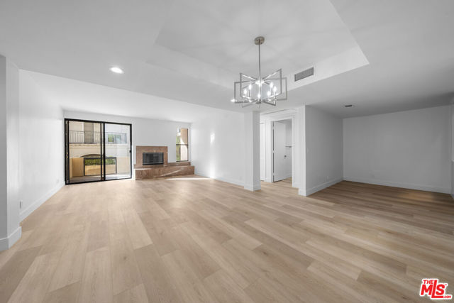 235 S Tower Drive, Beverly Hills CA: https://media.crmls.org/mediaz/8383ea97-56fc-480b-86c8-919a503a3f77.jpg