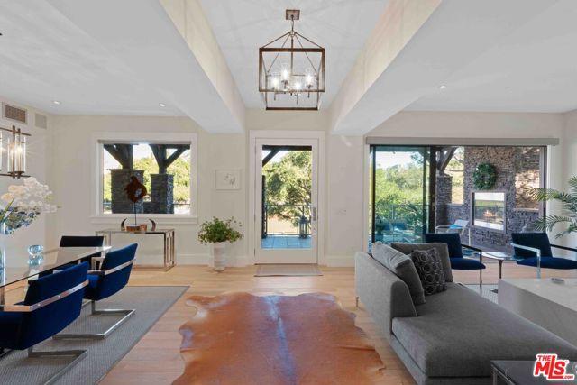 111 Lake Sherwood Drive, Lake Sherwood CA: https://media.crmls.org/mediaz/8383fe86-278f-465d-a282-ca2f472702f2.jpg