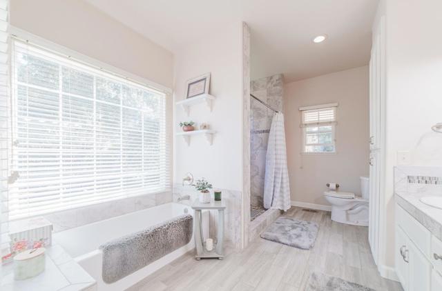 8631 Woodland Heights Court, Salinas CA: https://media.crmls.org/mediaz/838404f2-3289-4f4a-b302-a0fc22cedae9.jpg