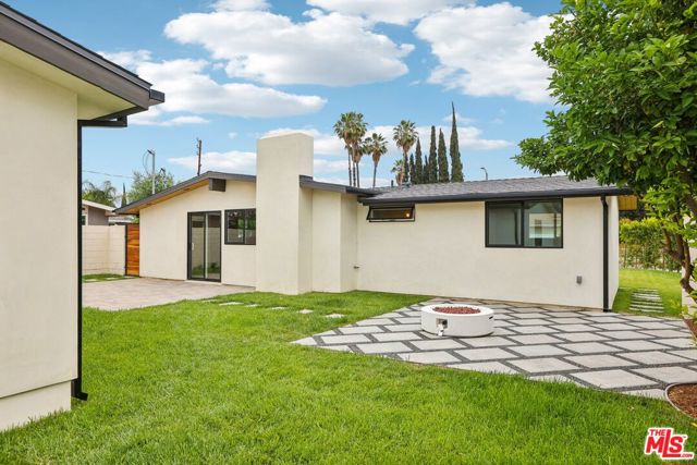 6731 Delco Avenue, Winnetka CA: https://media.crmls.org/mediaz/83843d3f-cdf3-4f26-870a-f20b22f1d9bf.jpg