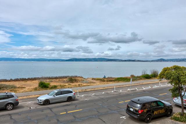 933 Shoreline Drive, Alameda CA: https://media.crmls.org/mediaz/8384a6fa-dd19-4b89-8e0b-8bddabcba7fd.jpg