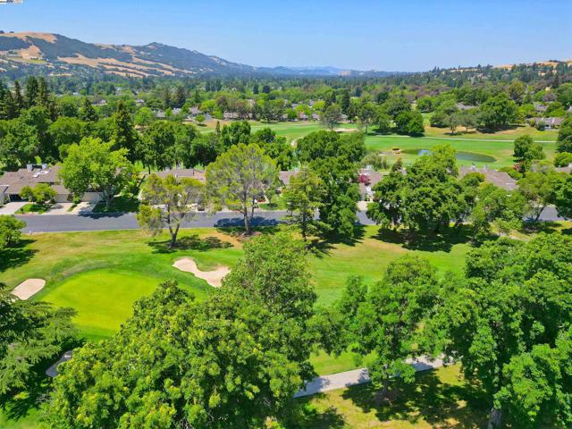 727 Paradise Valley Ct, Danville CA: https://media.crmls.org/mediaz/83859197-9c65-4f4e-a07d-792d7a7349f8.jpg