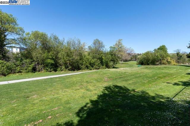 Image 40 of 46 For 220 Bridgehead Ln