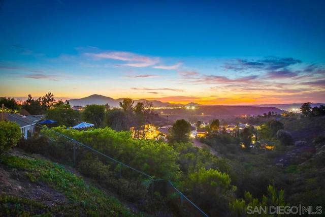 2052 Flying Hills Lane, El Cajon CA: https://media.crmls.org/mediaz/83867341-c924-4409-a89e-dbd7c06ff0e4.jpg