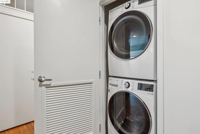 428 Alice Street, Oakland CA: https://media.crmls.org/mediaz/838691dc-1a91-4669-8ab4-7631aca21b2d.jpg