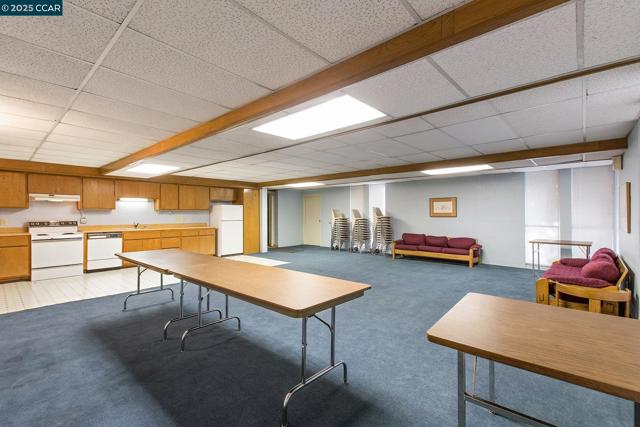 500 Vernon, Oakland CA: https://media.crmls.org/mediaz/8386de41-0774-4c3b-a9cd-b044a5bf3cb4.jpg