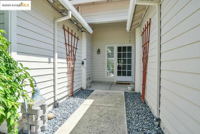 5125 Monitor Pass Way, Antioch CA: https://media.crmls.org/mediaz/83872e22-8ce8-47f4-96ab-6962172ca352.jpg