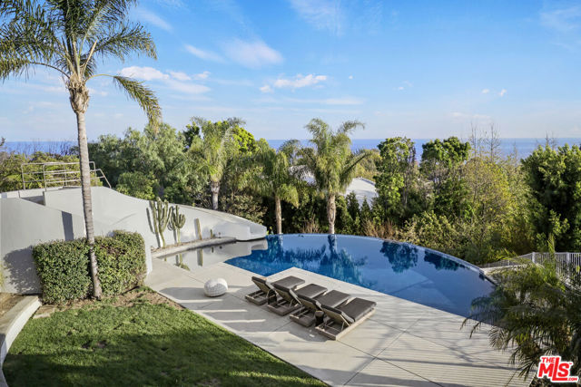 27454 Winding Way, Malibu CA: https://media.crmls.org/mediaz/83873b7a-4217-40c8-90c8-8ef4bc1076e6.jpg