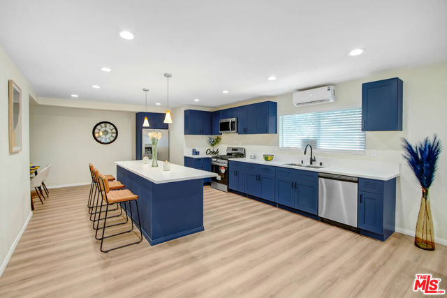 Image 3 of 23 For 646 Hollister Street