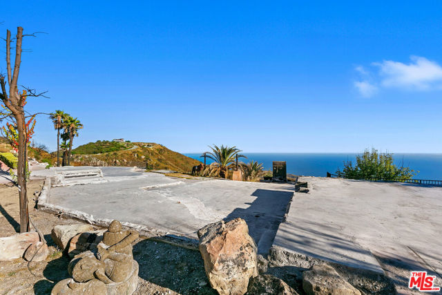 23010 Saddle Peak Road photo 10