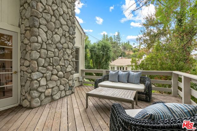 19159 Rosita Street, Tarzana CA: https://media.crmls.org/mediaz/83890af1-0166-4495-948d-48323ec1dbd4.jpg