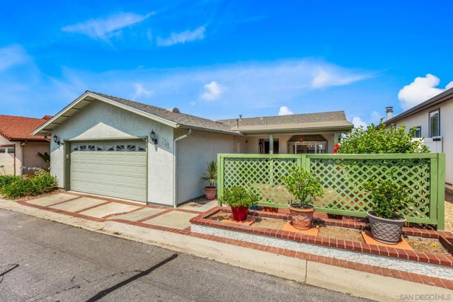 628 Via Santa Paulo, Vista CA: https://media.crmls.org/mediaz/838a526d-2718-4f86-bff9-094e02b740b0.jpg
