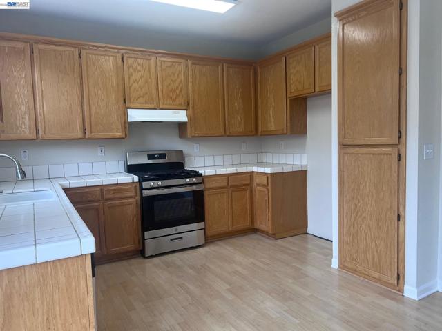 1420 Teakwood Way, Tracy CA: https://media.crmls.org/mediaz/838b56b1-3c37-4b16-92f7-c7ee0b0d4333.jpg