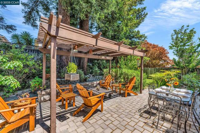 102 Monasterio Ct, San Ramon CA: https://media.crmls.org/mediaz/838bada2-11d5-43a8-98bf-bf4762992852.jpg