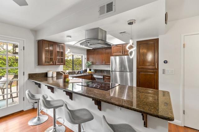 2362 Altisma Way, Carlsbad CA: https://media.crmls.org/mediaz/838bcf37-46ca-4a05-a075-4b4b6d5c3820.jpg