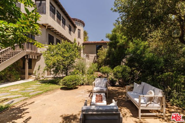463 N Greencraig Road, Los Angeles CA: https://media.crmls.org/mediaz/838bf617-35c4-4aa5-b93c-def226f2a867.jpg