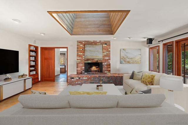 17758 Del Paso Drive, Poway CA: https://media.crmls.org/mediaz/838c4add-e52c-4ada-997d-aa888a75bec5.jpg