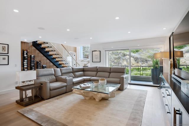 3334 Caminito Cabo Viejo, Del Mar CA: https://media.crmls.org/mediaz/838c7845-22c5-46d6-a1b4-88f301f63377.jpg