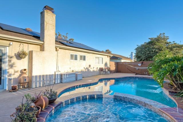 4410 Charger Boulevard, San Diego CA: https://media.crmls.org/mediaz/838c9bf5-8e04-4c65-8d4c-3c3482a3bb11.jpg