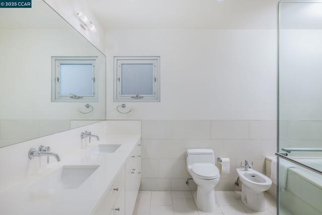 2 Crane Ct, Orinda CA: https://media.crmls.org/mediaz/838cdfdc-b818-4cff-82bf-be331f00a26c.jpg