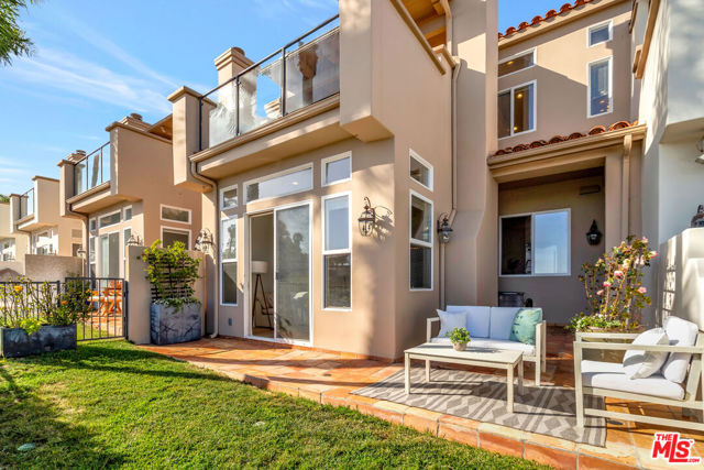 6412 Lunita Road, Malibu CA: https://media.crmls.org/mediaz/838d1f33-f013-48b1-8a69-ea3f9a016897.jpg