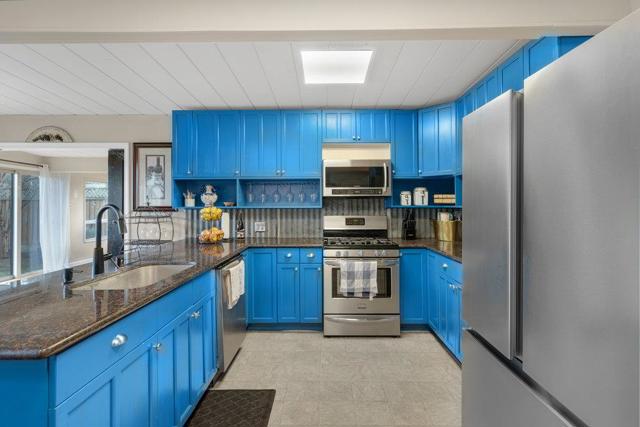 6881 F Street, Tres Pinos CA: https://media.crmls.org/mediaz/838d9fb6-4d8d-494a-b91d-026bfd0dbfb9.jpg