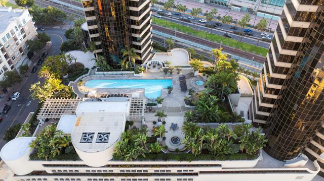 200 Harbor Dr, San Diego CA: https://media.crmls.org/mediaz/838dea6f-29e8-438e-a258-8bbcc0d3dd59.jpg