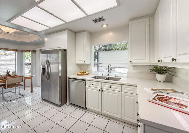 1768 Fox Springs Circle, Newbury Park CA: https://media.crmls.org/mediaz/838e4a28-e74c-4ef3-a874-9506b3be61ce.jpg