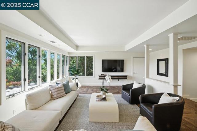 1341 Juanita Dr, Lafayette CA: https://media.crmls.org/mediaz/838e7206-ec34-47f1-85c4-5de714275727.jpg