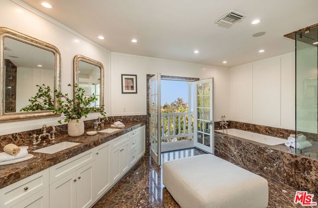 1600 Summitridge Drive, Beverly Hills CA: https://media.crmls.org/mediaz/838edf5c-0f38-4b2f-aad5-6cbfcc9460b5.jpg