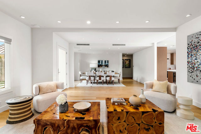 2612 Wallingford Drive, Beverly Hills CA: https://media.crmls.org/mediaz/838f6c41-b8d2-4edb-b29c-adc3ce98a042.jpg