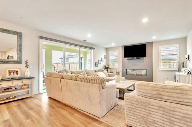 172 Vienna Way, Hollister CA: https://media.crmls.org/mediaz/838fa7a0-3652-4a1b-a00a-b220050fc00b.jpg