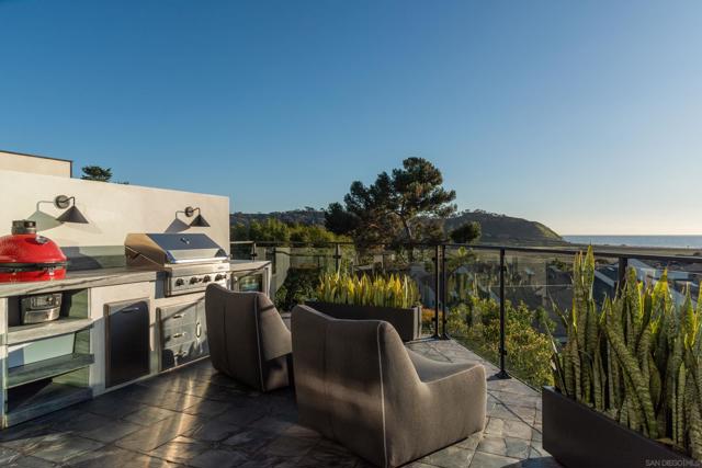 12994 Via Esperia, Del Mar CA: https://media.crmls.org/mediaz/838fb26e-6bba-4796-8c61-1a89a9d6638e.jpg