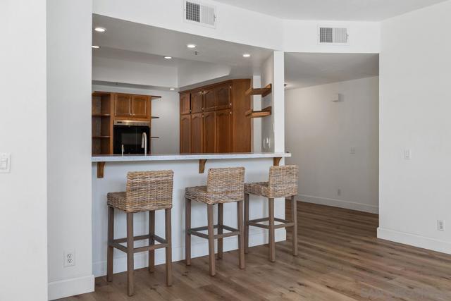 5895 FRIARS RD, San Diego CA: https://media.crmls.org/mediaz/8390bf97-bd35-461c-88cb-33e61a4f3278.jpg