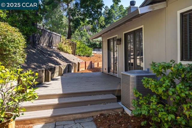 2554 Mockingbird Hill Rd, Walnut Creek CA: https://media.crmls.org/mediaz/83917228-ca8b-4402-9570-69e7dd33a313.jpg
