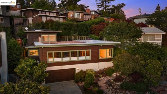 1069 Miller Ave, Berkeley CA: https://media.crmls.org/mediaz/8391f11c-3393-4d08-ad80-5e0e0425f980.jpg