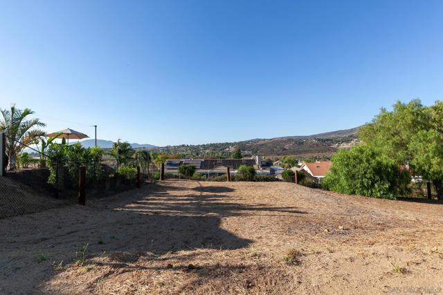 2410 Kenda Way, Alpine CA: https://media.crmls.org/mediaz/83925197-7f4c-46b9-9ac7-4d7c94b669dd.jpg