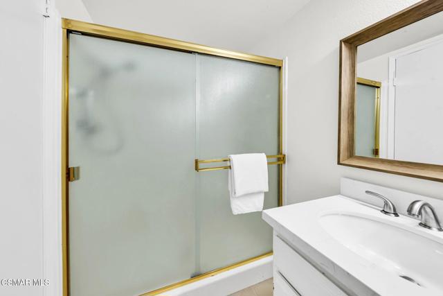 769 Birchpark Circle, Thousand Oaks CA: https://media.crmls.org/mediaz/83928849-421b-4dc1-921a-410b392a930a.jpg