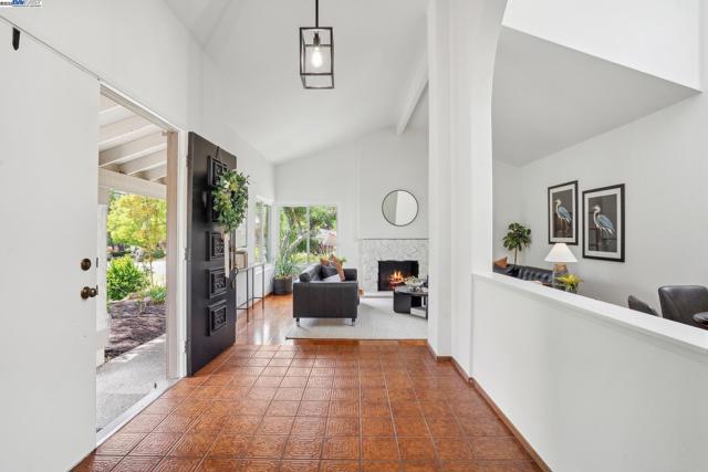 643 Contada Cir, Danville CA: https://media.crmls.org/mediaz/8392ea48-7cfa-4750-888b-203f539f411e.jpg