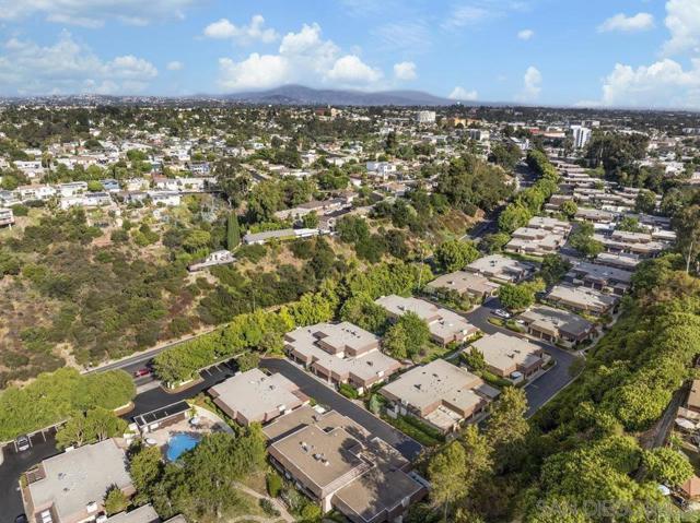 4402 Collwood Ln, San Diego CA: https://media.crmls.org/mediaz/83934874-c3d0-47dc-8200-652e60bc4cc6.jpg