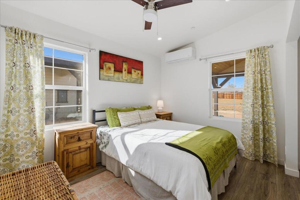 https://media.crmls.org/mediaz/83936a0d-3f7e-401c-baf1-98d757663d41.jpg?preset=X-Large