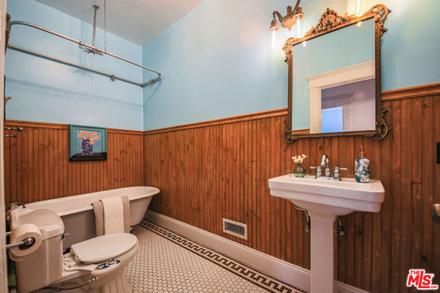 132 N Avenue 57, Los Angeles CA: https://media.crmls.org/mediaz/839392c1-8c31-4dc8-bf6e-defd33577699.jpg