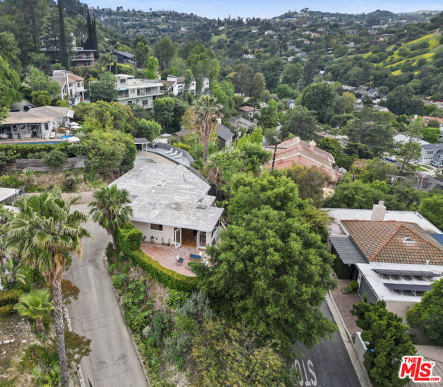 15224 Encanto Drive, Sherman Oaks CA: https://media.crmls.org/mediaz/8393c2fb-2c4b-4511-8bf7-4c4ab192be4a.jpg