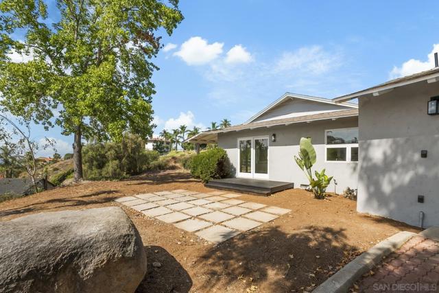 9484 86 La Cuesta Dr, La Mesa CA: https://media.crmls.org/mediaz/8395157f-33b0-4254-b5cf-9f8bc7b4a4cd.jpg
