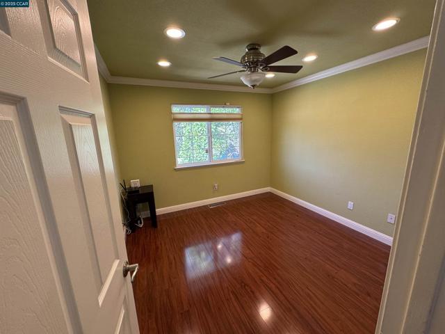 898 Luxury Dr, Concord CA: https://media.crmls.org/mediaz/83953b21-2a9a-4985-9aa8-177dc75b2855.jpg