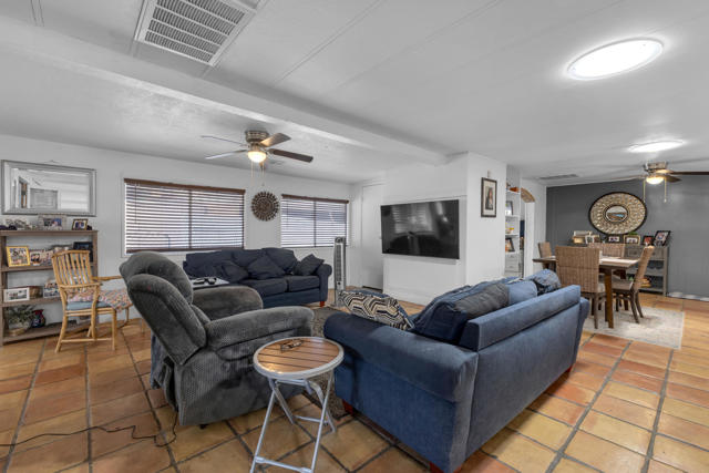 40 Country Club Drive, Palm Desert CA: https://media.crmls.org/mediaz/8395c4ad-6e88-4b69-b957-4dee8b41b441.jpg