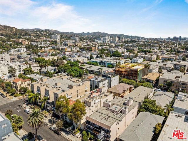 1342 N Sierra Bonita Avenue, West Hollywood CA: https://media.crmls.org/mediaz/83962145-2dd2-4e99-8ea7-a56a586457d9.jpg