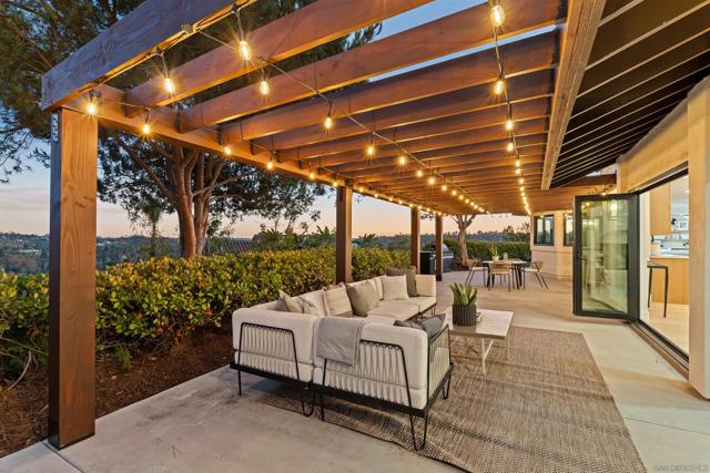 1170 Rancho Encinitas Dr, Encinitas CA: https://media.crmls.org/mediaz/83963893-9a5d-4e6e-a565-f2be1a7b9359.jpg