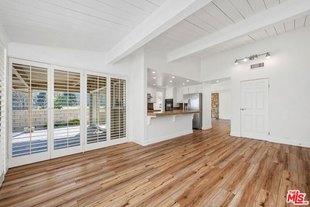 1224 El Hito Circle, Pacific Palisades CA: https://media.crmls.org/mediaz/83966fe9-76d0-4320-9efb-a5c79ec64ea0.jpg