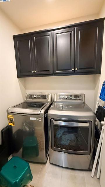 131 Lusitano Way, Gilroy CA: https://media.crmls.org/mediaz/8399a0a4-c20e-43d2-95dd-f8d55424df20.jpg
